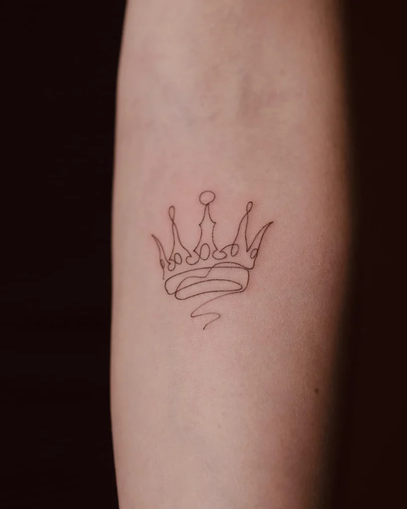 **Minimalist Crown Grace**