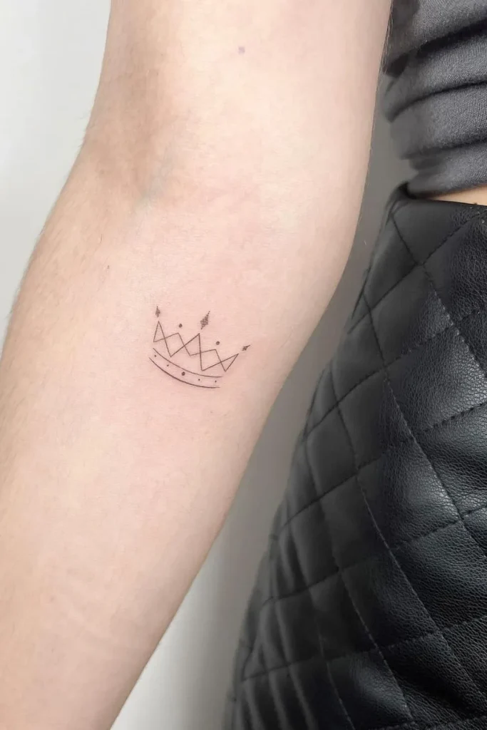 **Minimalist Dotted Crown**