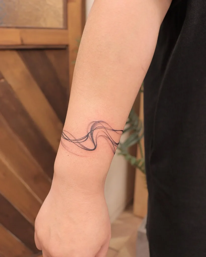 **Flowing Wave Elegance Tattoo**