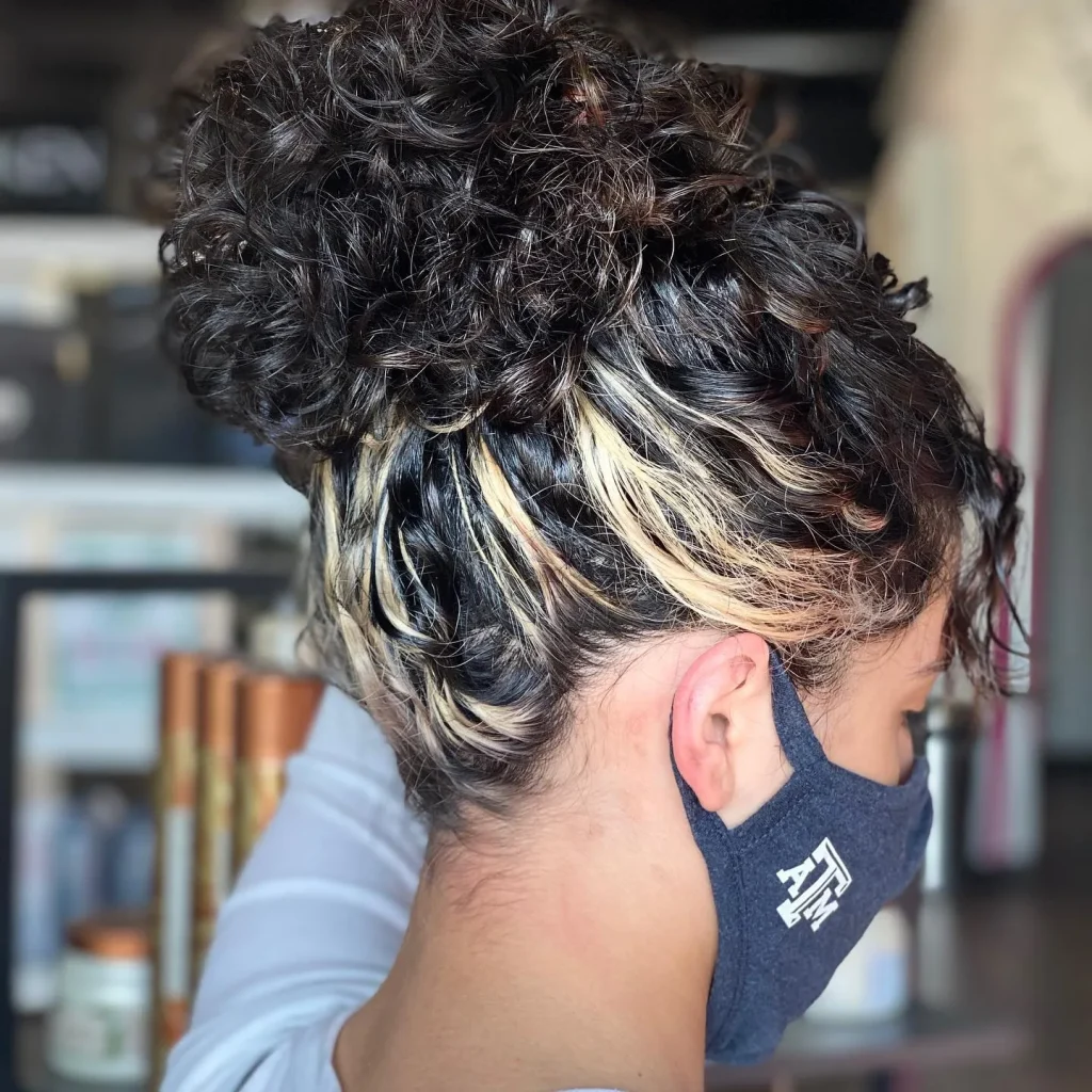 **Golden Curly Accents**